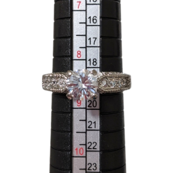 Stunning Faux Diamond Ring - Picture 12 of 12